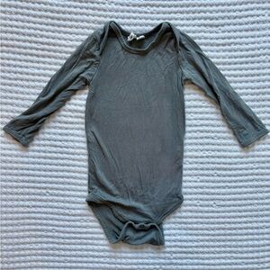 Kyte Baby Bamboo Gender-Neutral Long Sleeve Bodysuit Charcoal Gray: 6-12 months